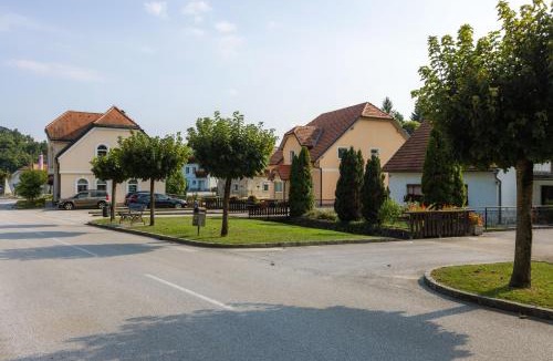 Podcetrtek Apartment | Apartments Leonid
