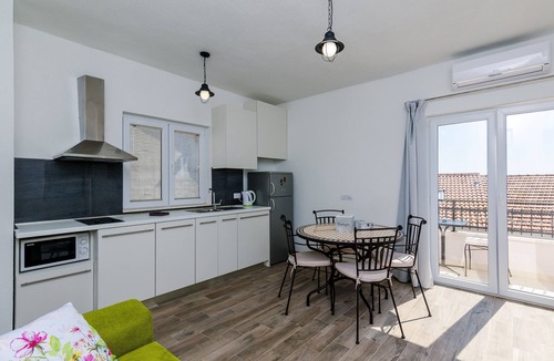 Gruz Apartment | Apartments Life - One Bedroom Apartment with Balcony and Sea View