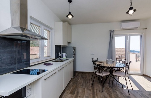 Gruz Apartment | Apartments Life - One Bedroom Apartment with Balcony and Sea View