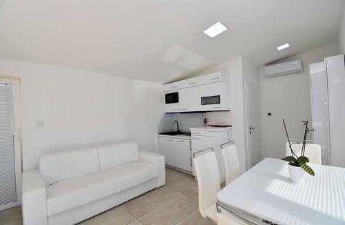 Mihotici Apartment | Apartments Lux With Pool