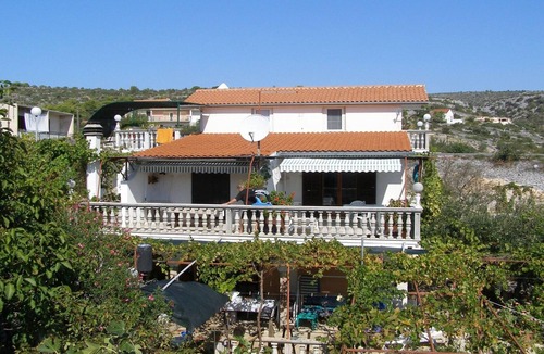 Podglavica Apartment | Apartments Miki Rogoznica - Classic Two Bedroom Apartment with Terrace