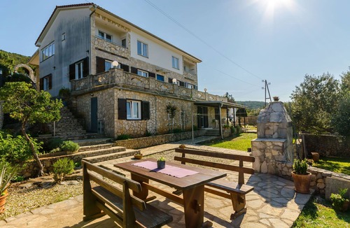 Pokrivenik Apartment | Apartments Mrvelj (100301-A2) - Gdinj - island Hvar