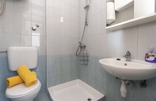 Dugi Rat Apartment | Apartments Near Beach (90351-A1) - Dugi Rat