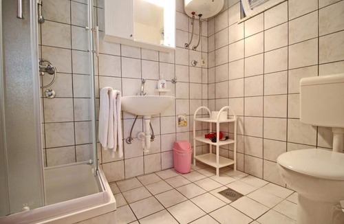 Drace Apartment | Apartments Neven - Two Bedroom Apartment with Terrace and Partial Sea View (A1)