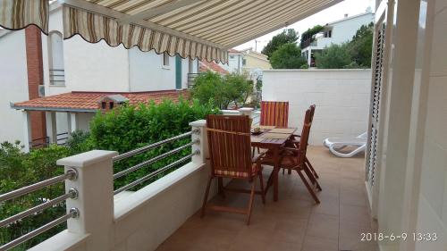 Okrug Donji Apartment | Apartments Niana with heated swimingpool