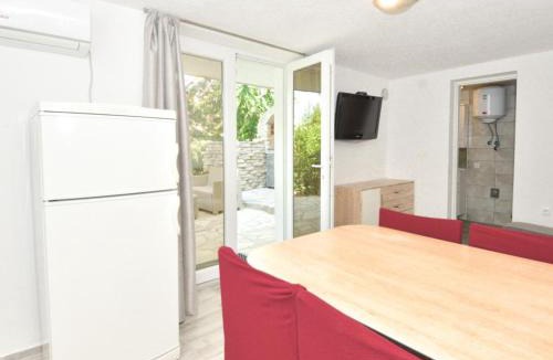 Donji Karin Apartment | Apartments Robi & Kristina - One Bedroom Apartment with Sea View A1