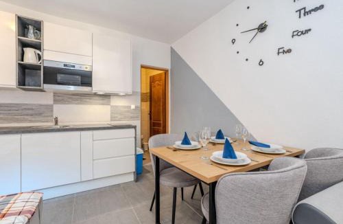 Donji Karin Apartment | Apartments Robi & Kristina - Studio Apartment with Terrace S2
