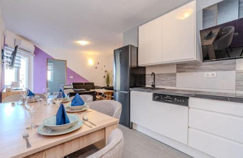 Donji Karin Apartment | Apartments Robi & Kristina - One Bedroom Apartment with Sea View A4