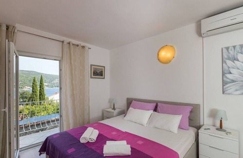 Slano Apartment | Apartments & Room Eva Slano - One Bedroom Apartment with Terrace and Sea View (Srednji)