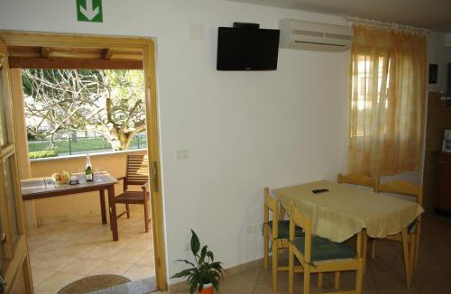 Finida House | Apartments & Rooms BARBARA