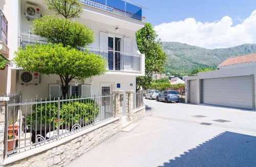 Kupari Apartment | Apartments & Rooms Barišić - Double Room with Patio and Garden View(Second floor-Soba 2)