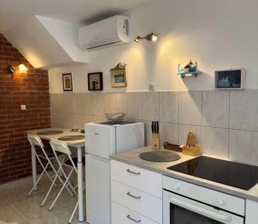 Vis Apartment | Apartments Serenity Now!