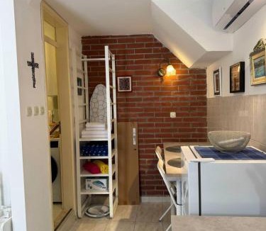 Vis Apartment | Apartments Serenity Now!