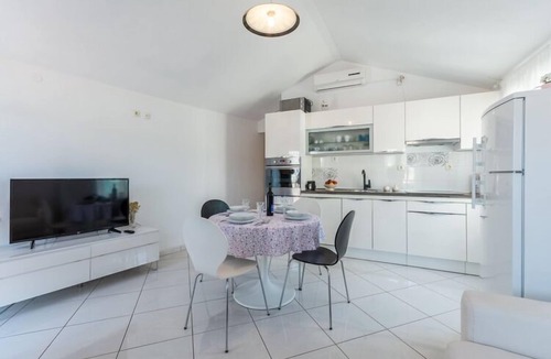Pucisca Apartment | Apartments Sonja - Two Bedroom Apartment with Balcony and Garden View (A3+2) (ST)