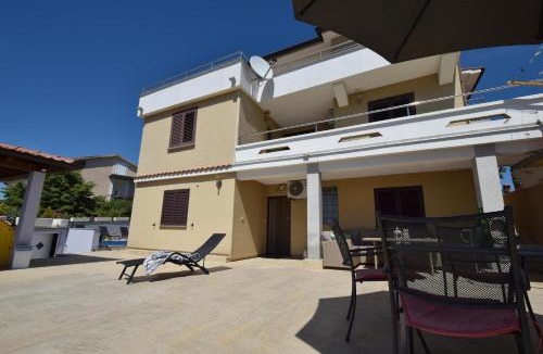 Omisalj Apartment | Apartments Zrinka