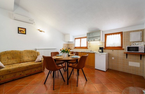 Brecevici Apartment | App Sadina with Private Pool and Garden