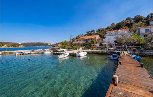 Supetarska Draga Apartment | Awesome Apartment In Supetarska Draga With Wifi