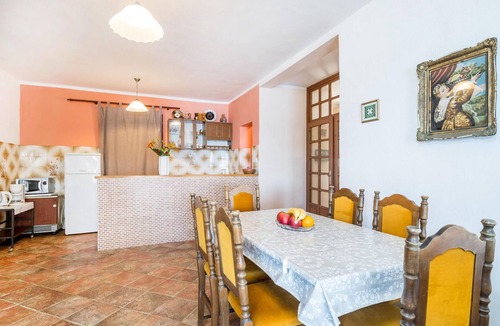 Molunat Apartment | Awesome apartment in Gruda with WiFi