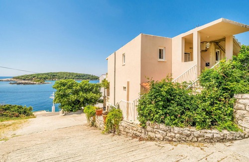 Molunat Apartment | Awesome apartment in Gruda with WiFi