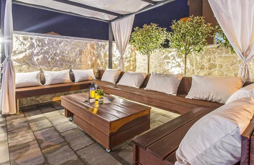 Grebastica Apartment | Awesome apartment in Grebastica