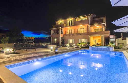 Grebastica Apartment | Awesome apartment in Grebastica