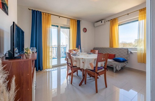 Pakostane Apartment | Awesome apartment in Pakostane with WiFi