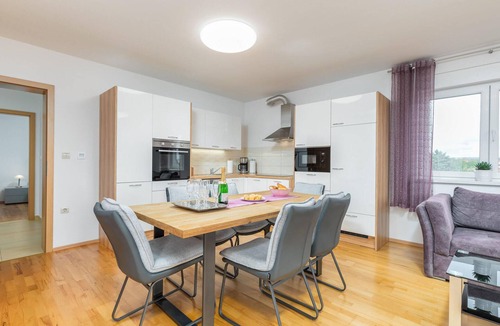 Valbandon Apartment | Awesome apartment in Valbandon with WiFi