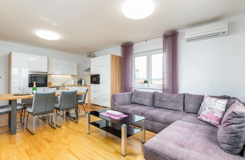 Valbandon Apartment | Awesome apartment in Valbandon with WiFi