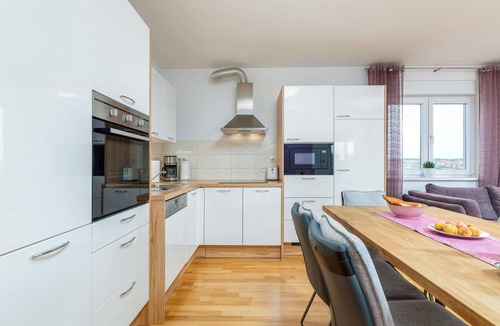 Valbandon Apartment | Awesome apartment in Valbandon with WiFi