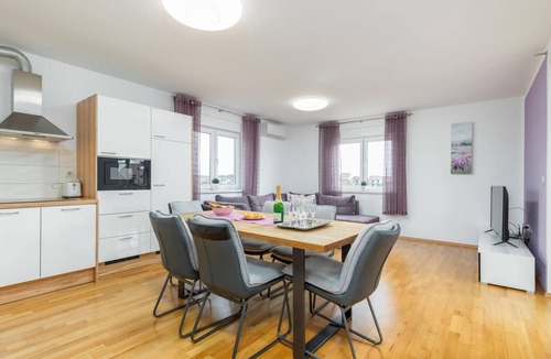 Valbandon Apartment | Awesome apartment in Valbandon with WiFi