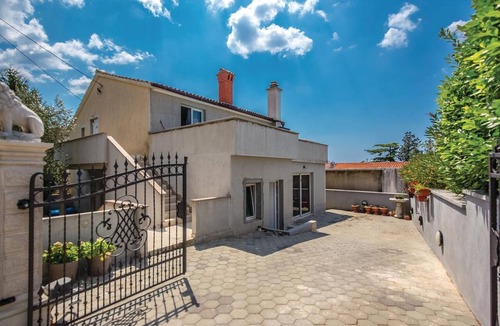 Zurkovo Apartment | Awesome apartment in Kostrena with WiFi