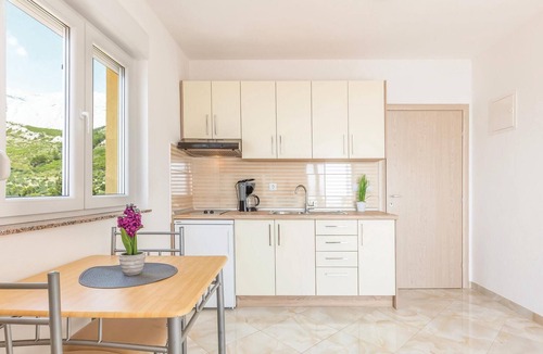 Bratus Apartment | Awesome apartment in Krvavica with WiFi