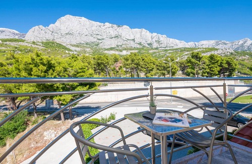 Bratus Apartment | Awesome apartment in Krvavica