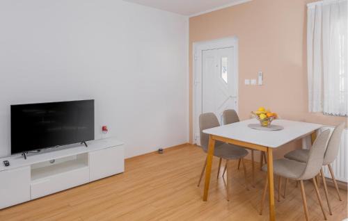 Nova Vas Apartment | Awesome Apartment In Nova Vas With Swimming Pool