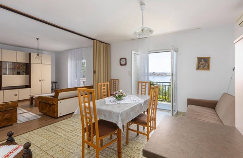 Omisalj Apartment | Awesome apartment in Omisalj with WiFi