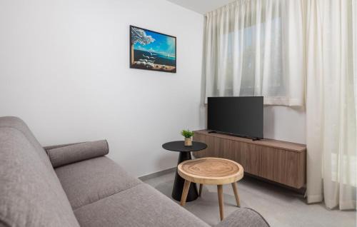 Omisalj Apartment | Awesome Apartment In Omisalj