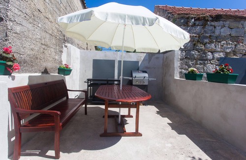 Omis Apartment | Awesome apartment in Podgrade with WiFi