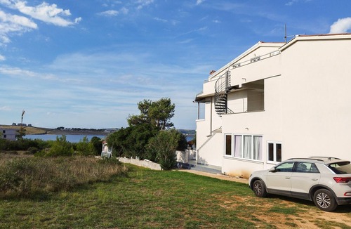Povljana Apartment | Awesome apartment in Povljana with WiFi