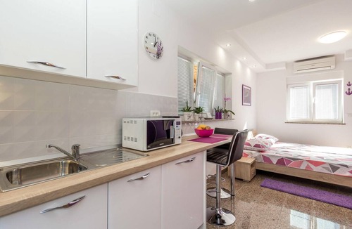 Rukavac Apartment | Awesome apartment in Rukavac with WiFi