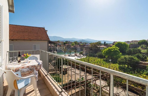 Vrboska Apartment | Awesome apartment in Vrboska with WiFi