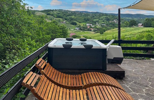 Sveti Ivan Zelina House | Awesome home in Sveti Ivan Zelina with sauna