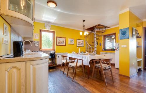 Jastrebarsko House | Awesome Home In Gorica Svetojanska