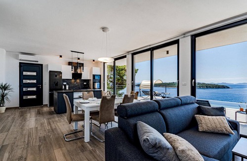 Prizba House | Awesome home in Blato