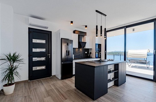 Prizba House | Awesome home in Blato