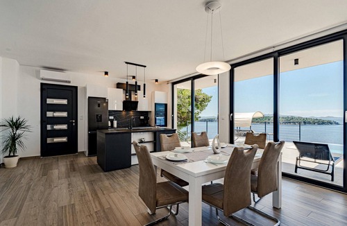 Prizba House | Awesome home in Blato