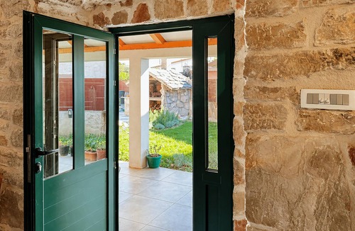 Cove Parja House | Awesome home in Bobodol