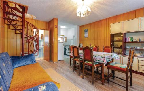 Breze Apartment | Awesome Home In Breze With Wifi