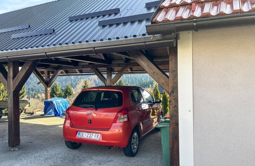 Crni Lug House | Awesome home in Crni Lug with WiFi