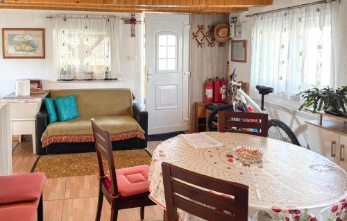 Crni Lug House | Awesome Home In Crni Lug With Wifi