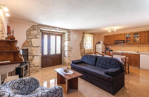 Divsici House | Awesome home in Divsici